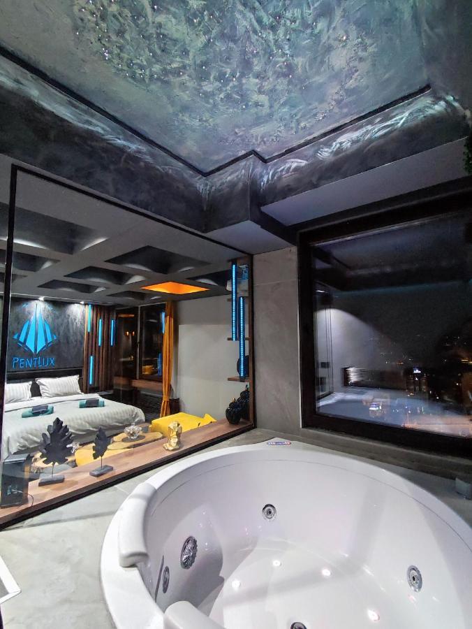 Smart Luxury Penthouse Suites - Private Sauna, Hot-Tub, Home Cinema At The Best Location In Skopje Exterior photo