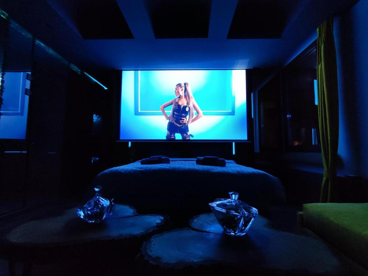 Smart Luxury Penthouse Suites - Private Sauna, Hot-Tub, Home Cinema At The Best Location In Skopje Exterior photo
