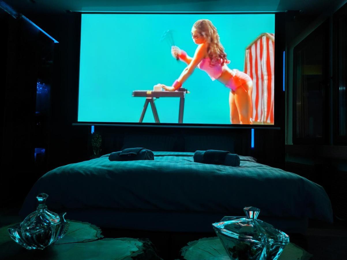 Smart Luxury Penthouse Suites - Private Sauna, Hot-Tub, Home Cinema At The Best Location In Skopje Exterior photo